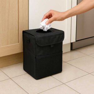 Bilskraldespand i moderne design - Vandtæt og rummelig med nem montering: A different realistic home setting where the bilskraldespand is securely positioned on a kitchen floor, being used naturally as a standalone waste basket.