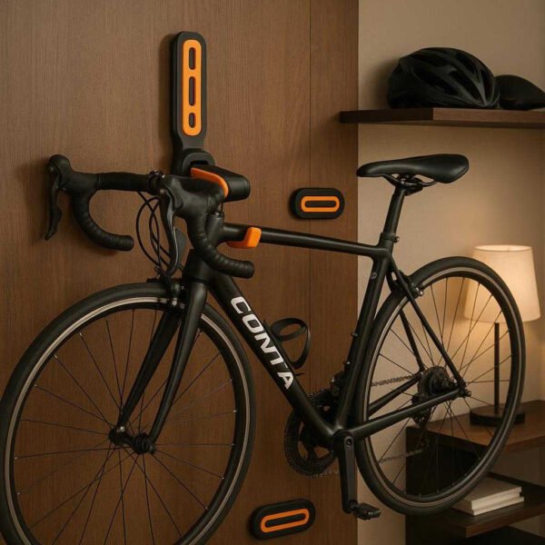 Cykelholder til væg - Justerbar og pladsbesparende løsning i fire farver: A different realistic urban apartment setting where the product is securely positioned on a wooden wall in a living room, being used to hold a road bike elegantly.