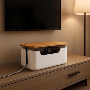Kabelskjuler Boks i Plastik og Bambus - Hvid & Sort, Professionel Organisering: A different realistic living room setting where the Kabelskjuler Boks is securely positioned on a modern entertainment unit beneath a wall-mounted TV.